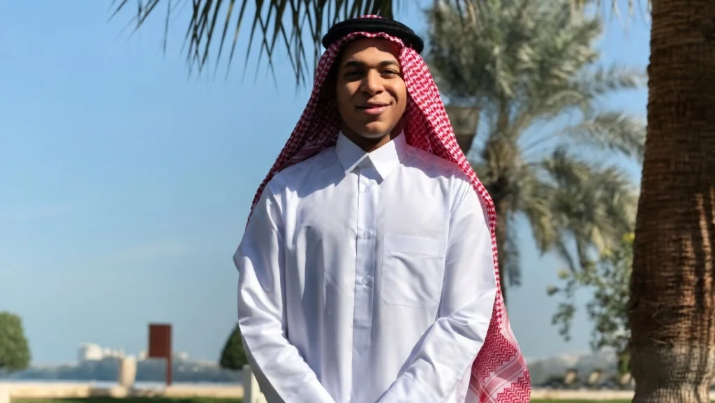 Mbappe Qatar Traditionnal Costume Islam Muslim